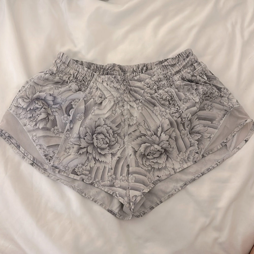 Lulu lemon hotty hot shorts